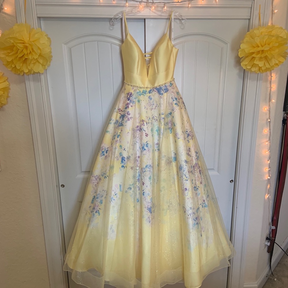 Ellie Wilde mon cheri spring floral prom dress with pockets; size 6